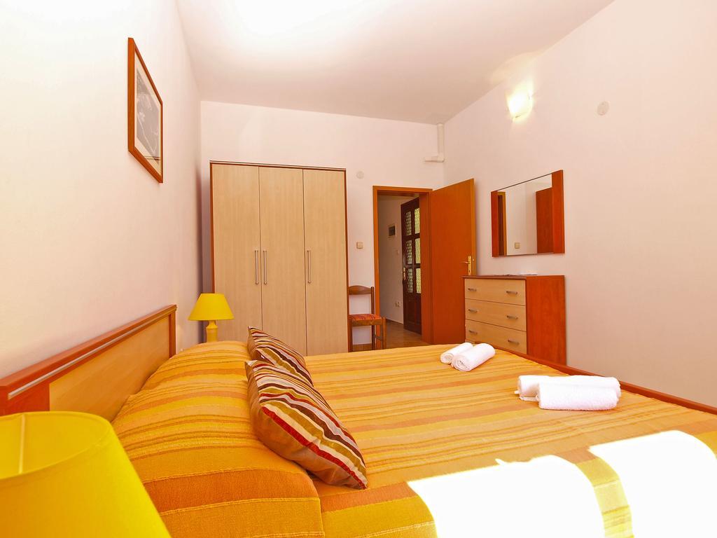 Apartments Lidija 1305 Pula Buitenkant foto