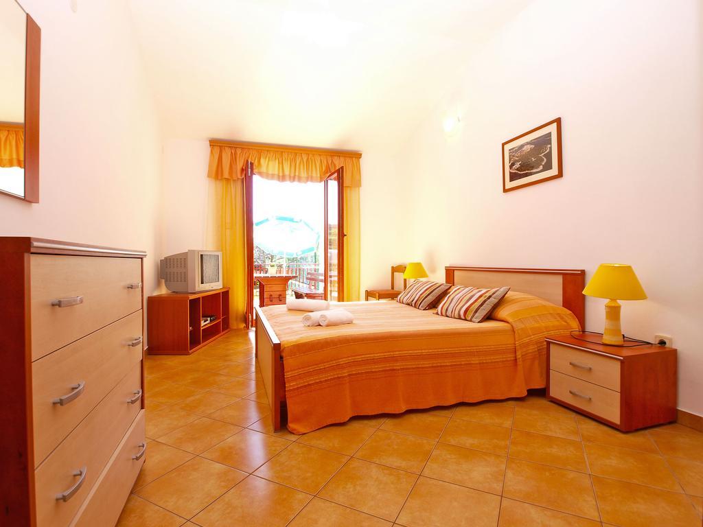 Apartments Lidija 1305 Pula Buitenkant foto
